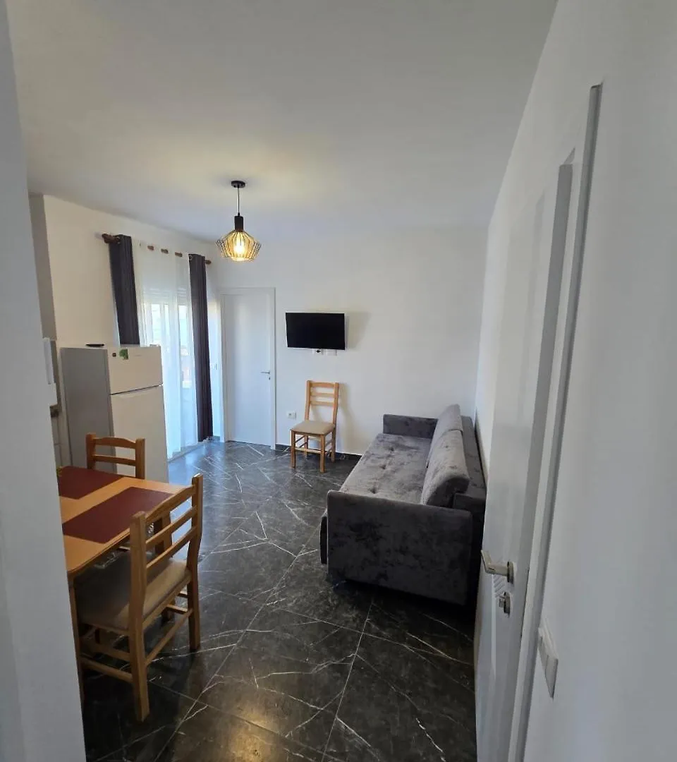 Hotel Ersi Shëngjin 0*,